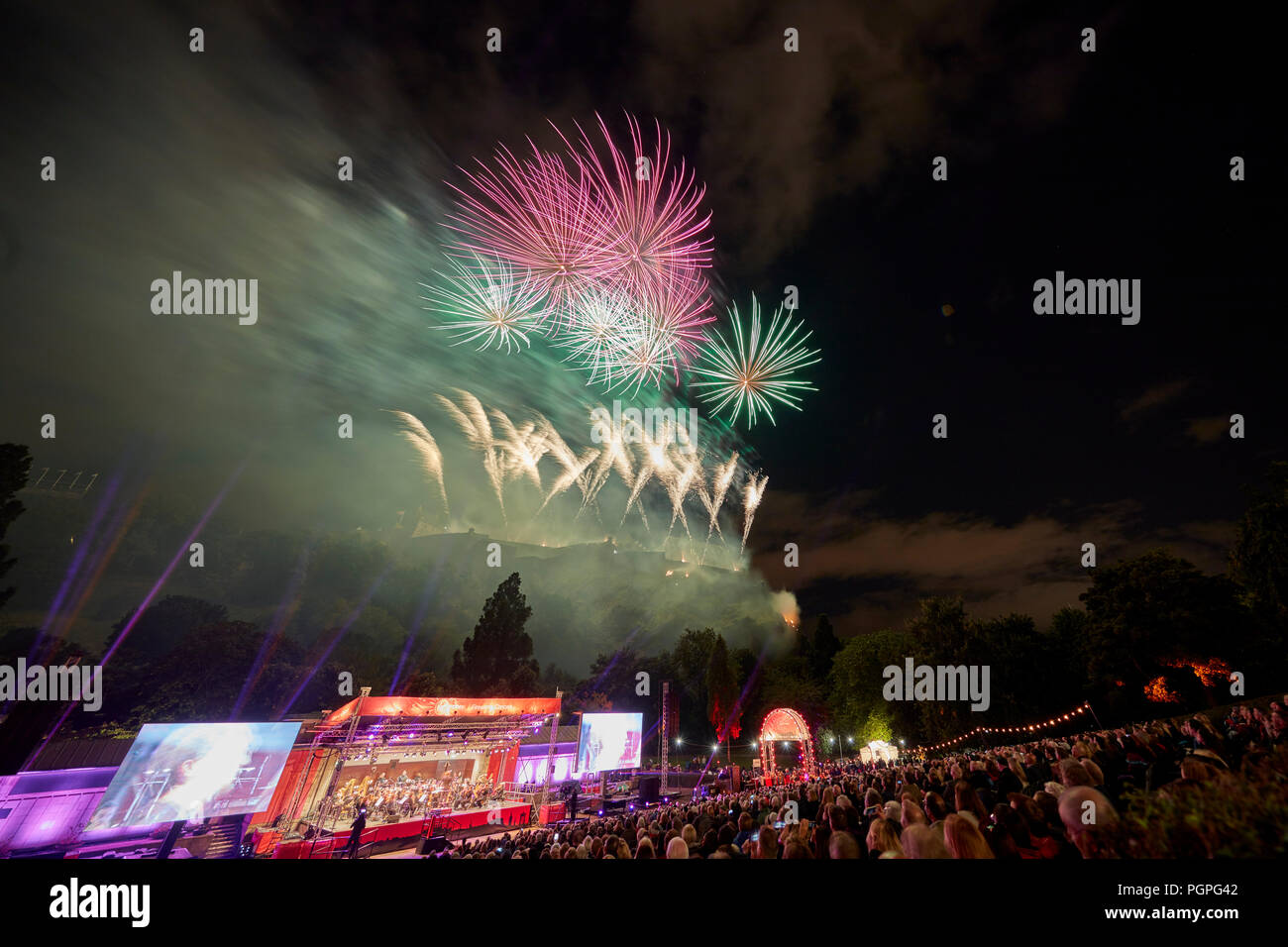 Edinburgh, Royaume-Uni. 27 août 2018. Virgin Money Fireworks concert au Festival International d'Édimbourg : Crédit Crédit : Andrew Andrew Eaton Eaton/Alamy Live News. Banque D'Images