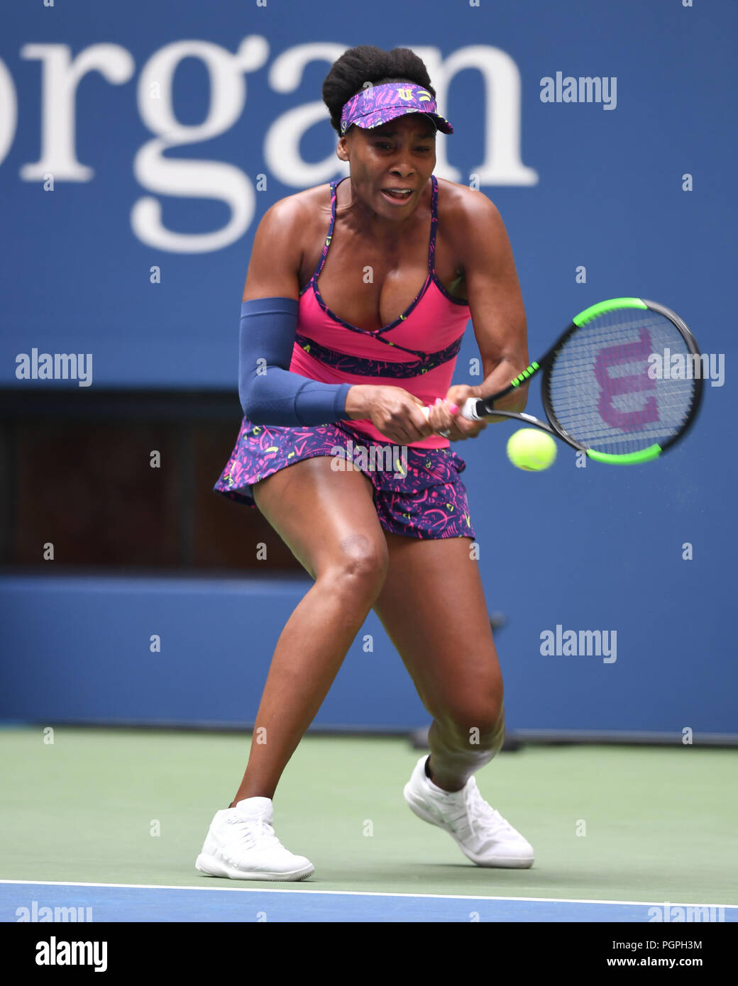 Flushing NY, USA. Août 27, 2018. Venus Williams contre Svetlana Kuznetsova sur Arthur Ashe Stadium de l'USTA Billie Jean King National Tennis Center le 27 août 2018 à Flushing Queens. Credit : Mpi04/media/Alamy Punch Live News Banque D'Images