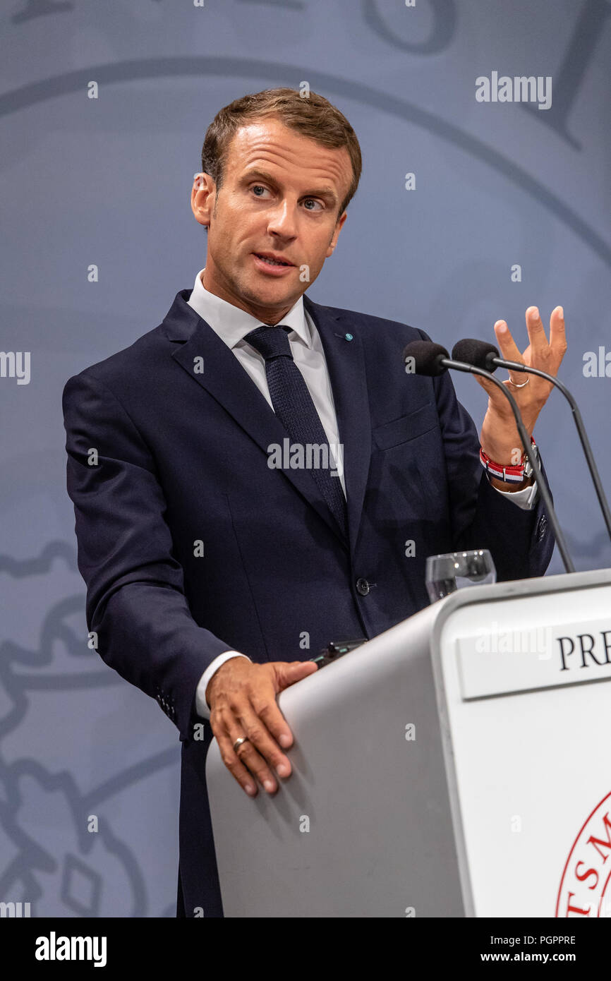 Copenhague, Danemark - Mardi 28 mai 2018, le président français, Emannuel Macron est photographié au cours d'une visite d'État au Danemark, où il a rencontré le Premier ministre danois, Lars Løkke Rasmussen à l'édifice du parlement du pays, Christiansborg, à Copenhague. © Matthew James Harrison / Alamy News Banque D'Images