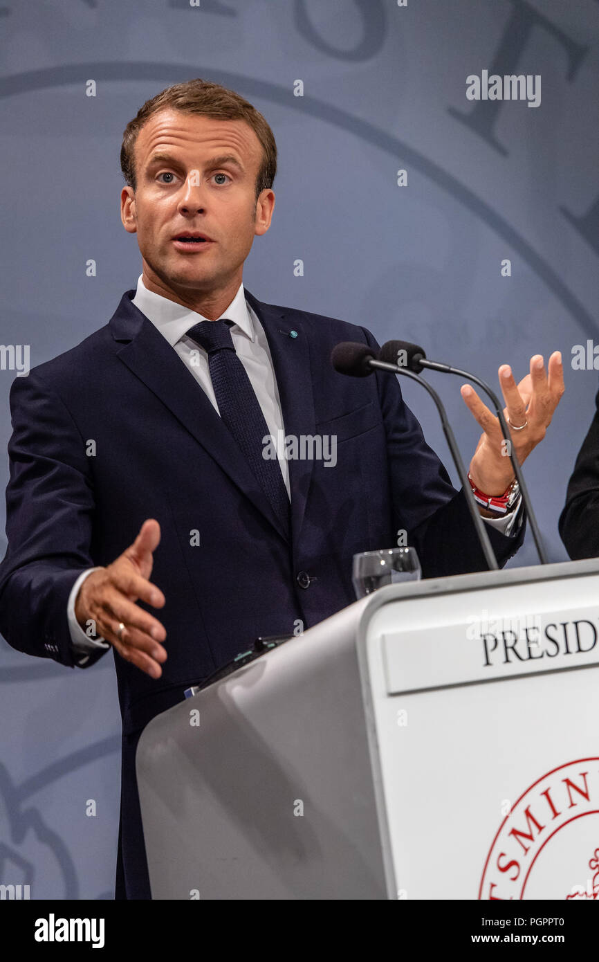Copenhague, Danemark - Mardi 28 mai 2018, le président français, Emannuel Macron est photographié au cours d'une visite d'État au Danemark, où il a rencontré le Premier ministre danois, Lars Løkke Rasmussen à l'édifice du parlement du pays, Christiansborg, à Copenhague. © Matthew James Harrison / Alamy News Banque D'Images