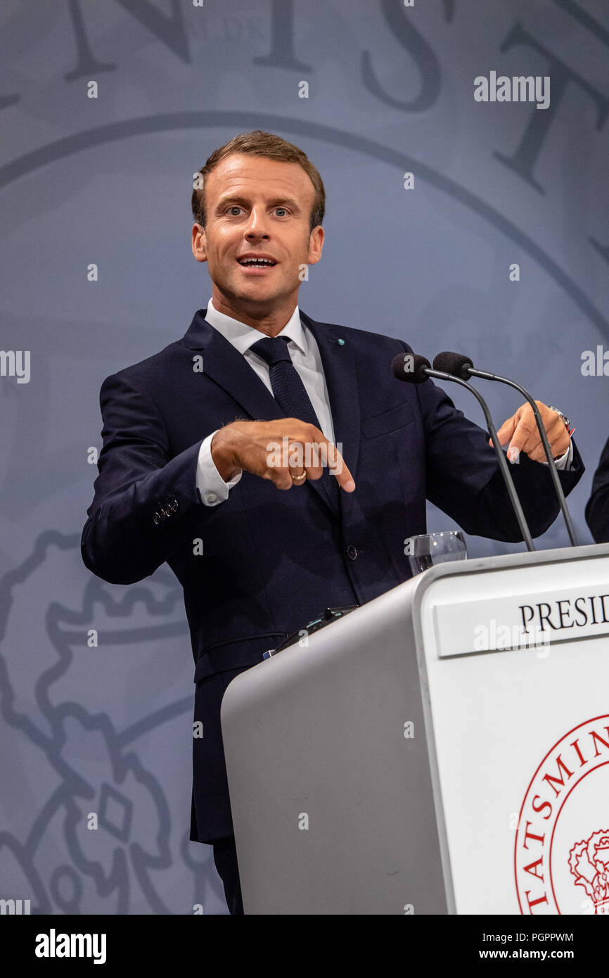Copenhague, Danemark - Mardi 28 mai 2018, le président français, Emannuel Macron est photographié au cours d'une visite d'État au Danemark, où il a rencontré le Premier ministre danois, Lars Løkke Rasmussen à l'édifice du parlement du pays, Christiansborg, à Copenhague. © Matthew James Harrison / Alamy News Banque D'Images