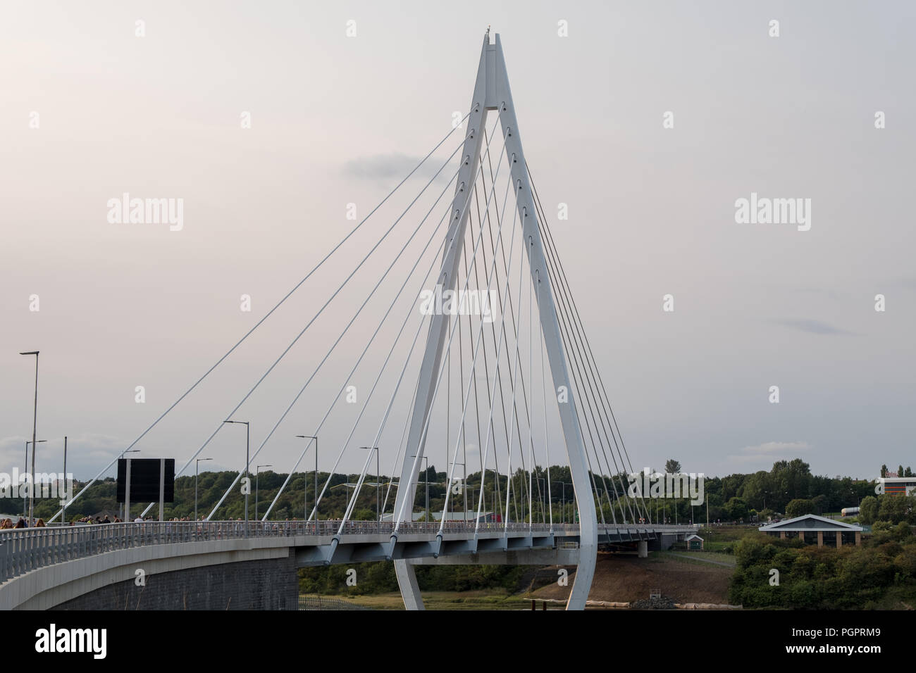 Sunderland, Royaume-Uni. 28 août 2018. Le pont du nord de Spire est un nouveau passage sur la rivière Wear à Sunderland, Tyne & Wear, ouvert aux piétons le 28 août 2018, et en raison d'ouvrir à la circulation le 29 août 2018. Un à trois travées, la structure de la construction a commencé en mai 2015, supervisé par Farrans Construction et Victor Buyck Steel Construction. Crédit : Tim Withnall/Alamy Live News Banque D'Images