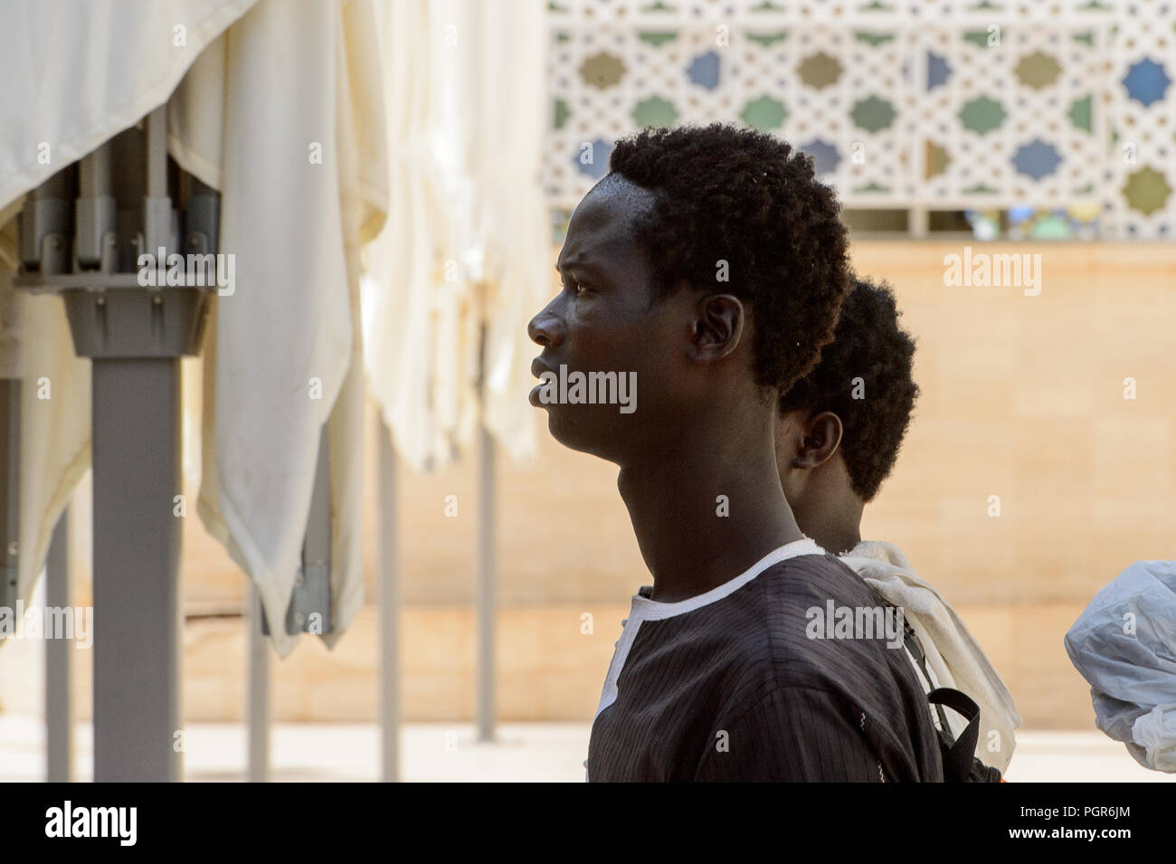 TOUBA, SÉNÉGAL - 26 avr 2017 : Unidentified sénégalais Promenades dans la Grande Mosquée de Touba, l'accueil de la confrérie Mouride Banque D'Images