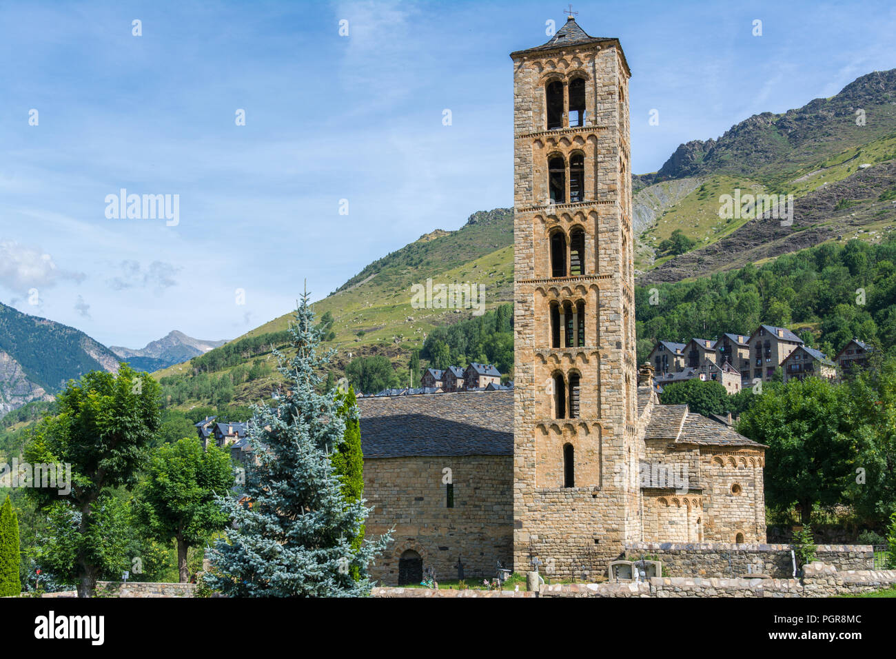 Beffroi et Eglise de Sant Climent de Taüll, Catalogne, Espagne. Églises romanes catalanes de la Vall de Boi est déclaré site du patrimoine mondial de l'UNESCO Banque D'Images