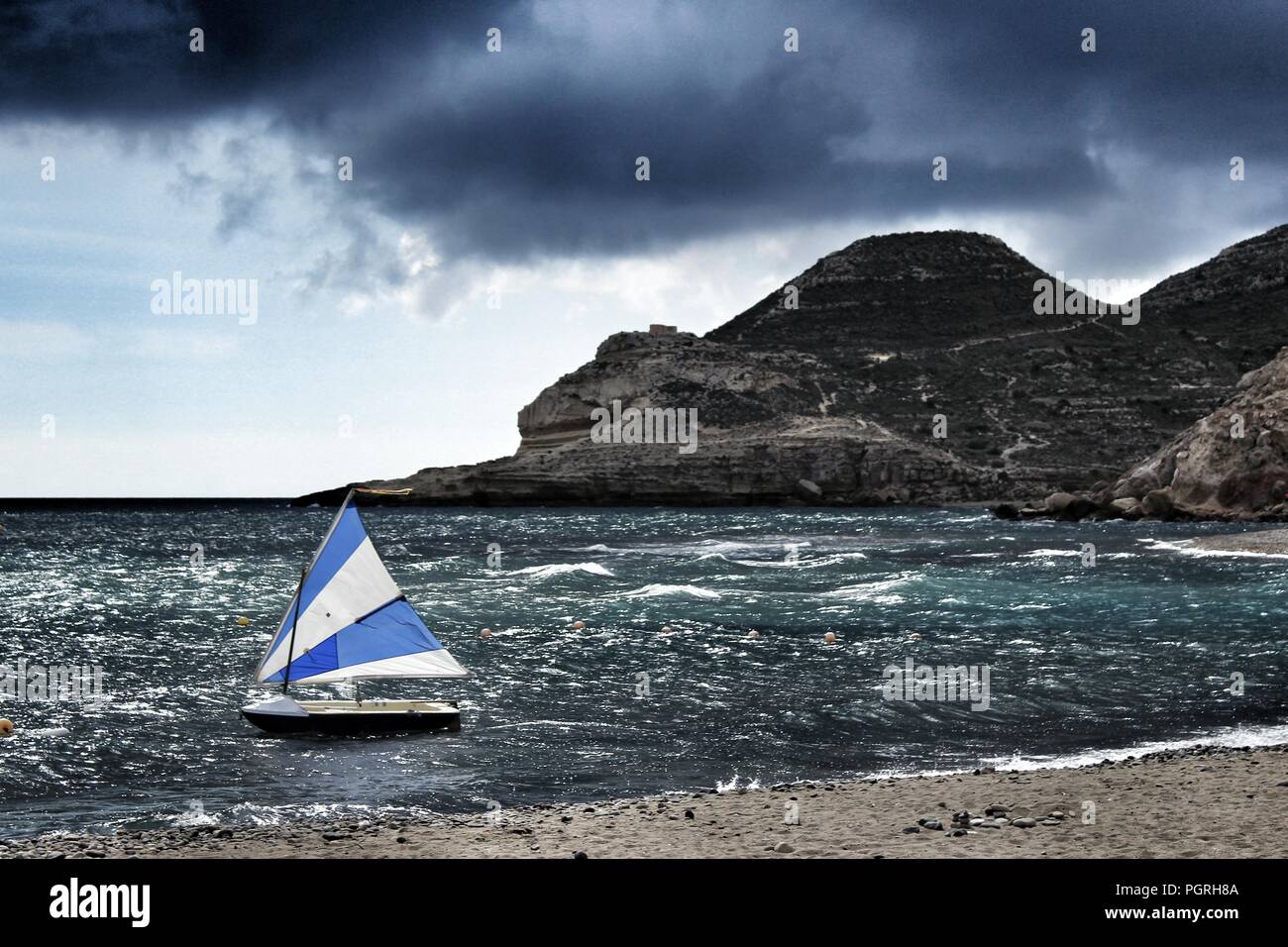 Bateaux sur la plage de las Negras, Cabo de Gata, Almeria. Banque D'Images
