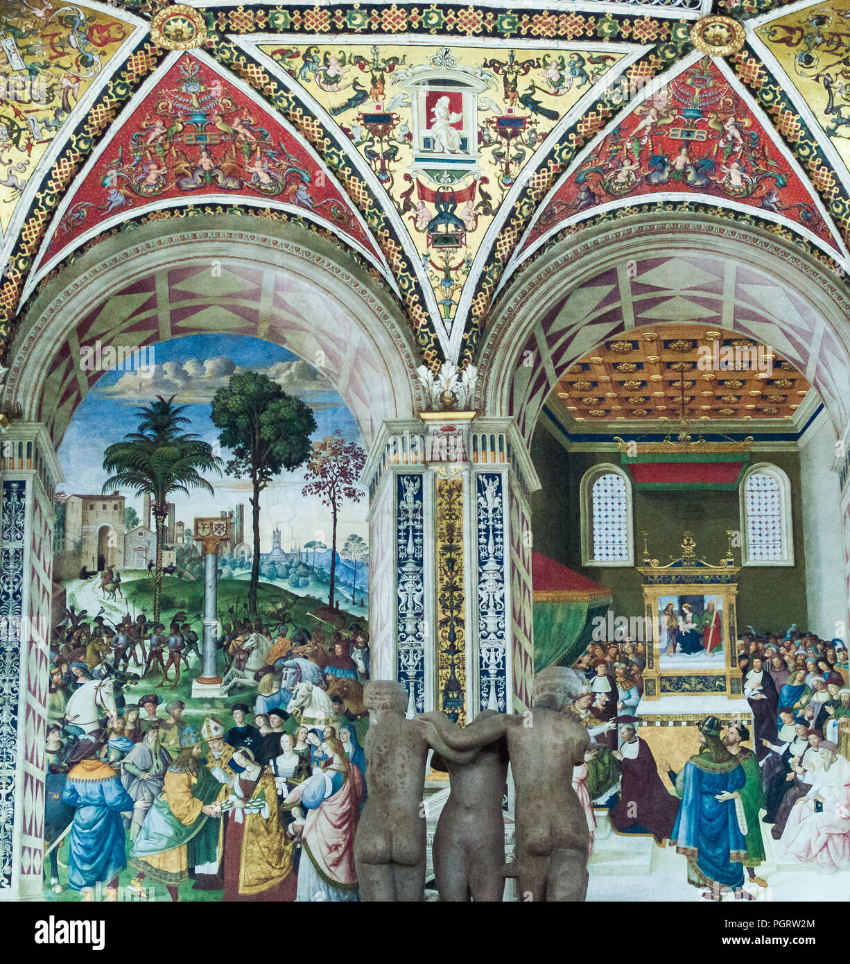 Détail de l'intérieur du Duomo de Sienne, en Toscane, Italie. Sur les murs et au plafond de cathédrale d'art et de mosaïques aux couleurs magnifiques et des sculptures de la cathédrale. Banque D'Images