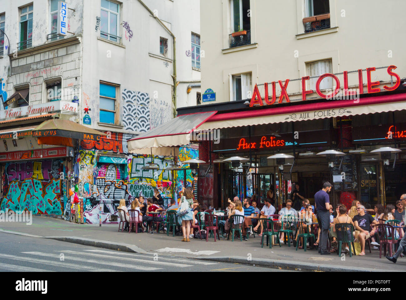 Boutique Orange Paris 19 Rue De Belleville Rue de belleville paris france Banque de photographies et d'images à haute  résolution - Alamy