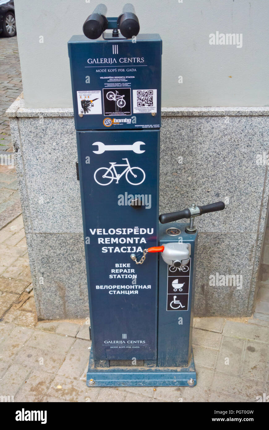 Station de réparation de vélo, Riga, Lettonie Banque D'Images
