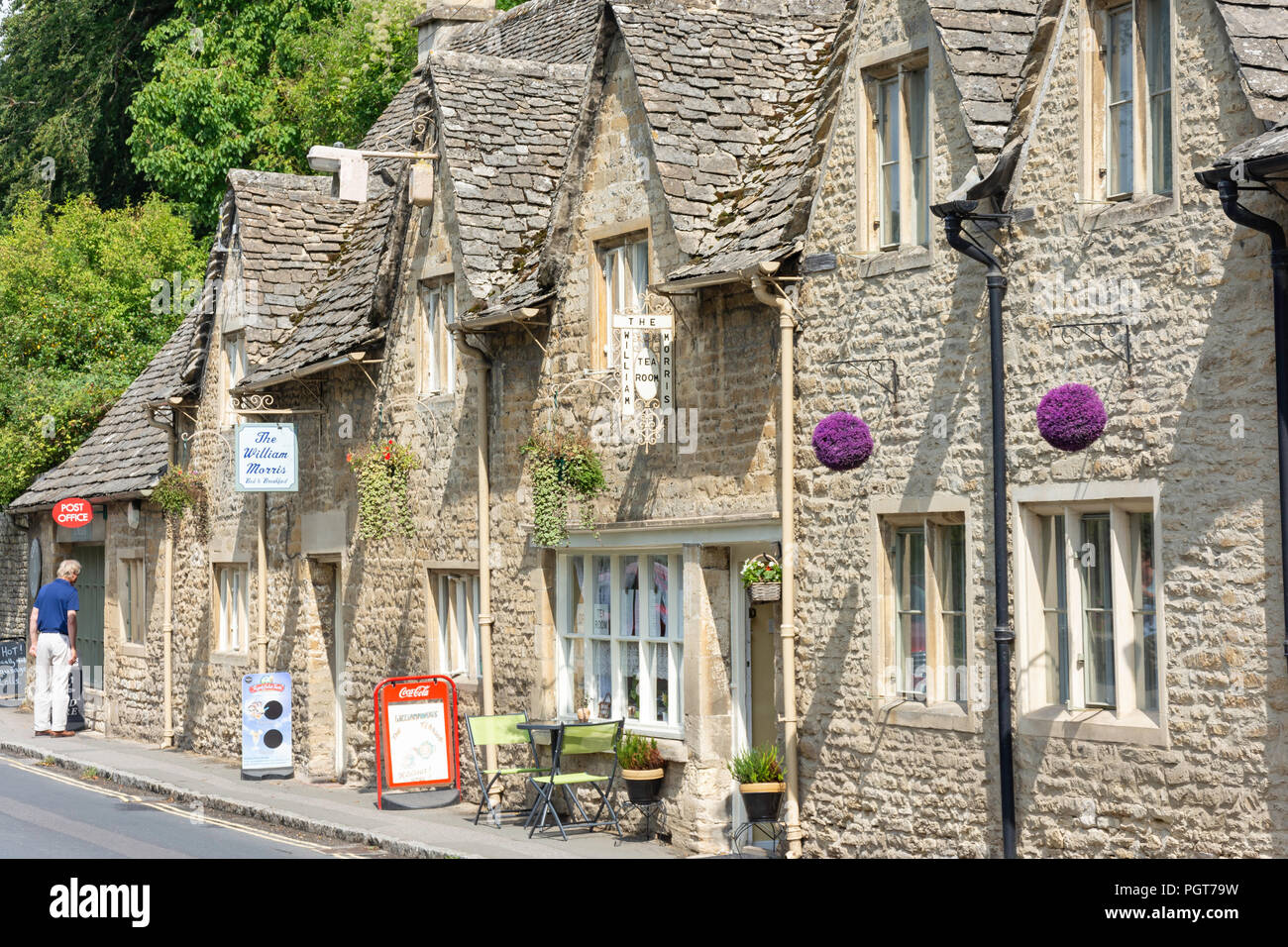 Rangée de cottages en pierre de Cotswold, la rue, Bibury, Gloucestershire, Angleterre, Royaume-Uni Banque D'Images