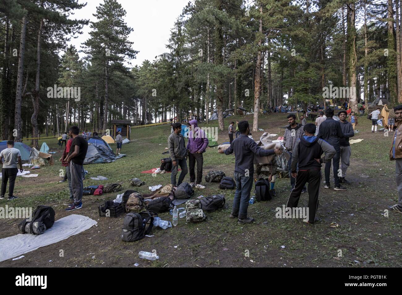 Sarajevo, Bosnie-et-Herzégovine. Août 27, 2018. L'Europe, Bosnie, Bihac, 27/08/2018. Des centaines de migrants vivent dans des camps et dans un vieux bâtiment dans la ville de Bihac. Chaque jour, ils tentent de rejoindre l'Europe et de traverser la frontière croate. Ils vivent dans des condition unhealty Crédit : Matteo Trevisan/Pacific Press/Alamy Live News Banque D'Images