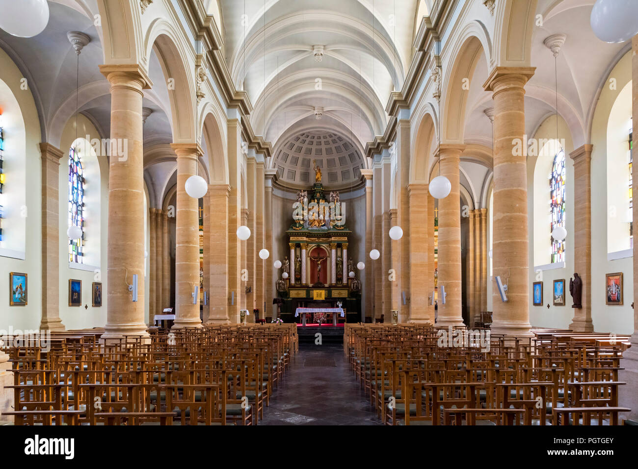 La théorie néoclassique Saint Pierre et Paul'S CHURCH / ÉGLISE église Saints-Pierre-et-Paul dans la ville de Bouillon, Province de Luxembourg, Ardennes Belges, Belgique Banque D'Images