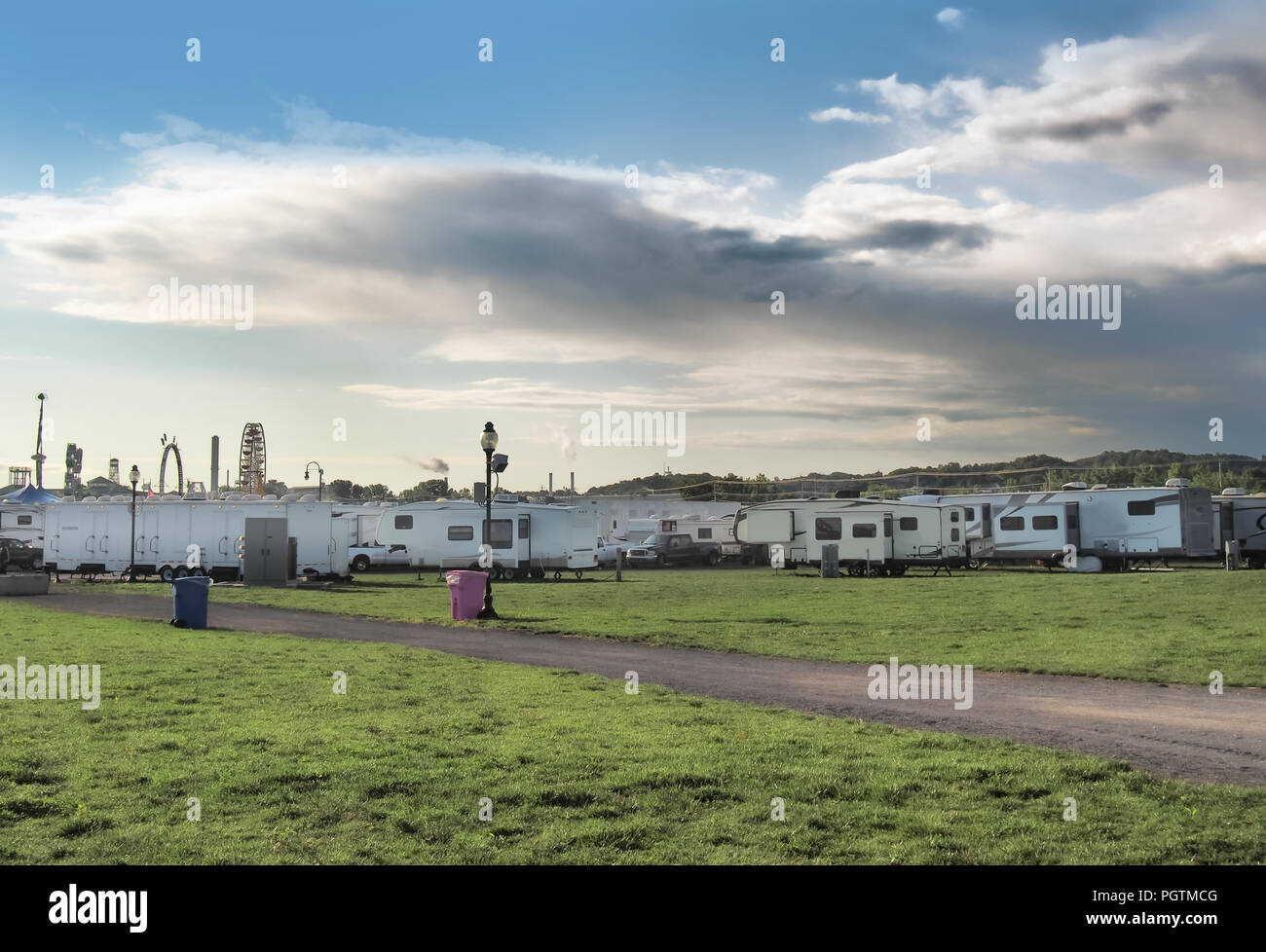 Parc de véhicules récréatifs pour les exposants lors d'une foire de l'état Banque D'Images