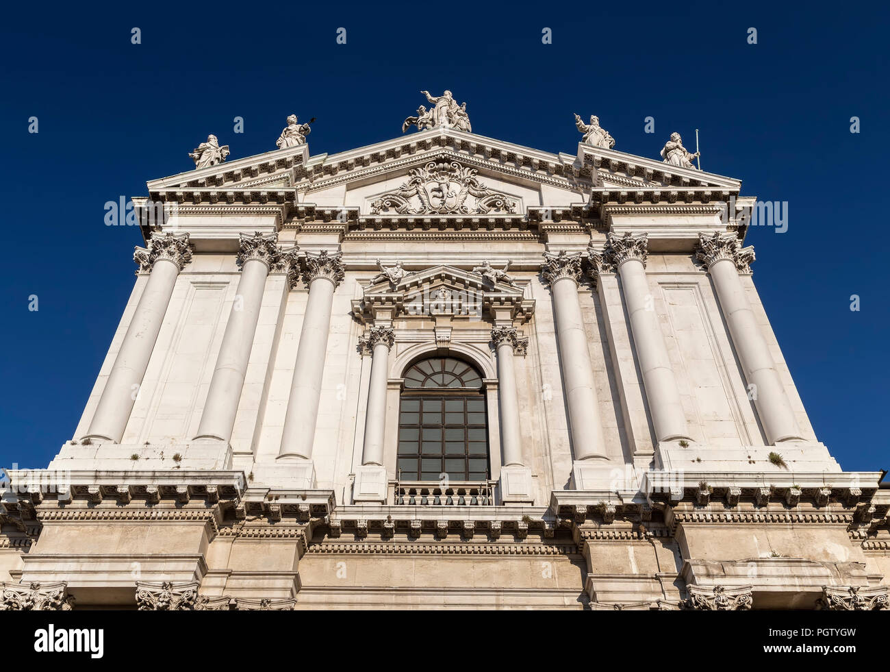 Nouvelle cathédrale de Brescia est situé dans Piazza Paolo VI (ou Duomo) - juste en face de l'ancienne cathédrale (Duomo vecchio) Banque D'Images