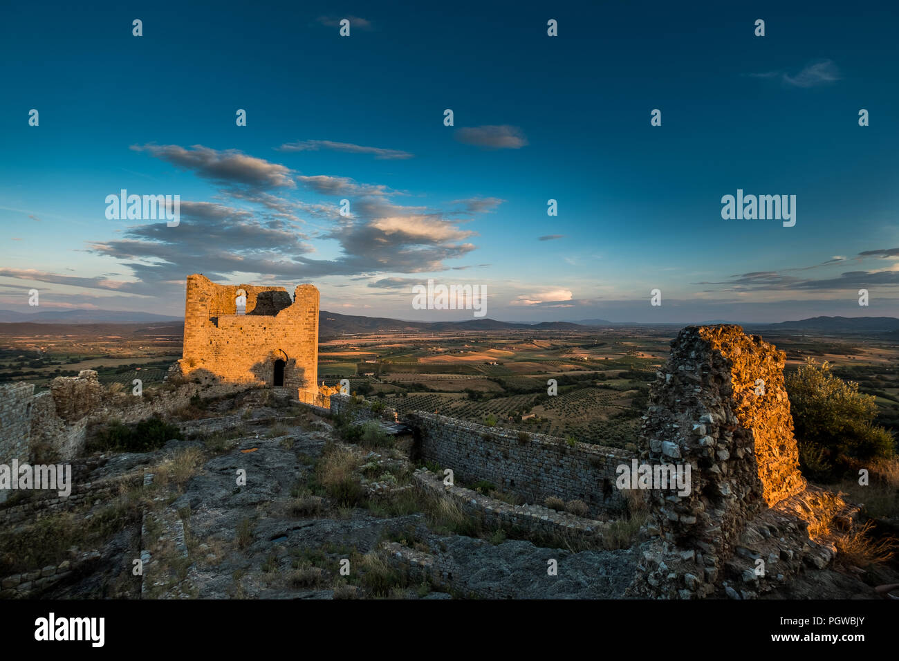 Fontemassi, Grosseto, Toscane - fraction de la ville italienne de Raccastrada, dans la province de Grosseto, en Toscane, les ruines du château de Fonte Banque D'Images