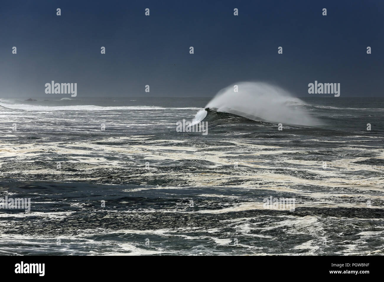 Le nord de la côte portugaise avant la pluie et d'orage Banque D'Images