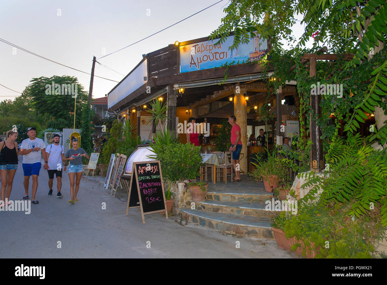 Front de Mer Taverna, Agios Sostis, Zante, Grèce Banque D'Images