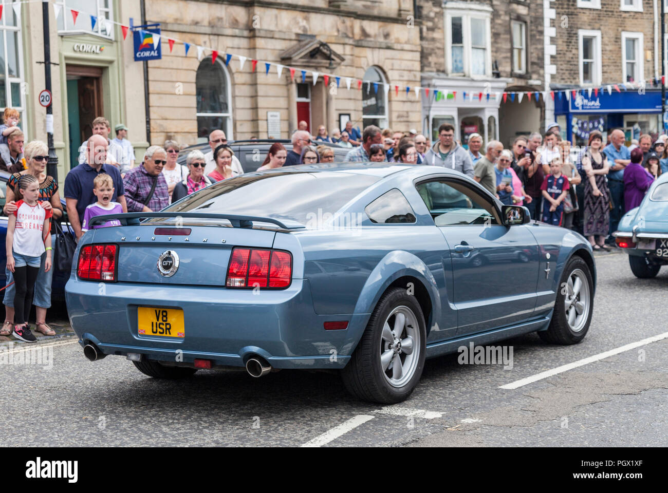 Une Ford Mustang à la Street Parade annuelle à la Barnard Castle Répondre à Barnard Castle,Angleterre,UK Banque D'Images