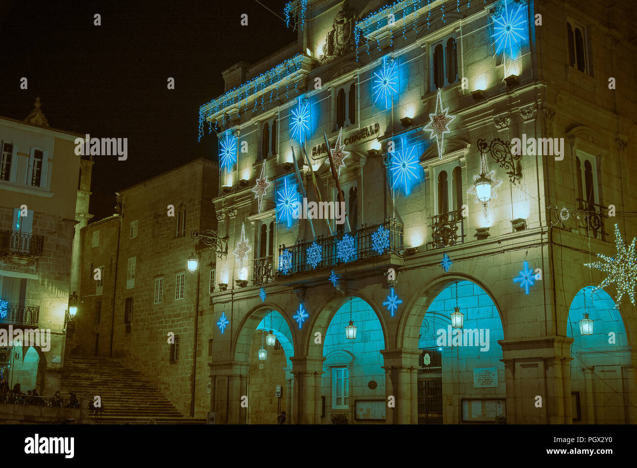 OURENSE GALICE ,/ESPAÑA - 24 de diciembre de 2017 : Luces de navidad en las calles. Banque D'Images