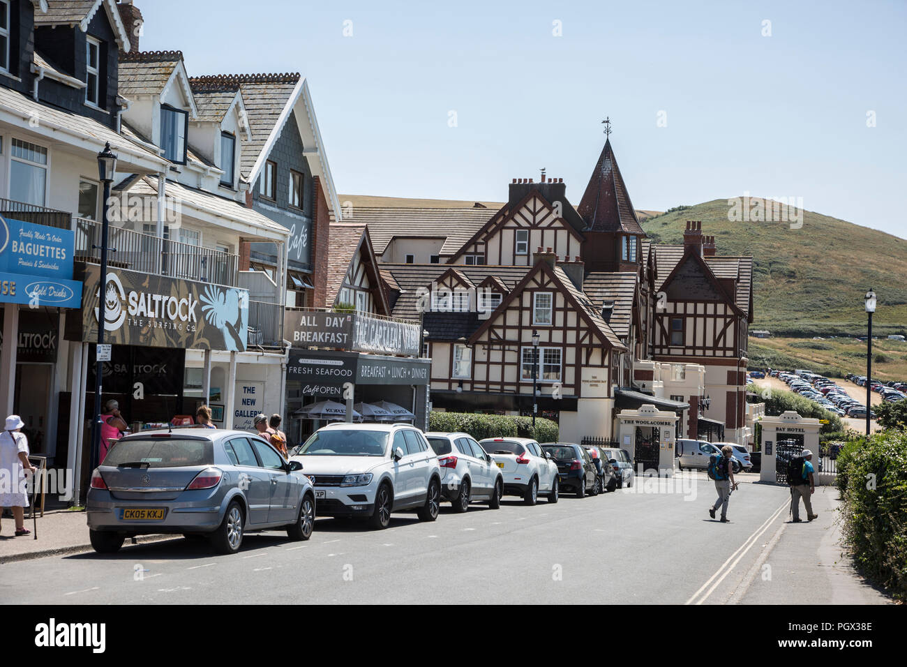 Devantures Woolacombe et hôtel près de la plage par une belle journée ensoleillée en été à Woolacombe, North Devon, Angleterre Banque D'Images