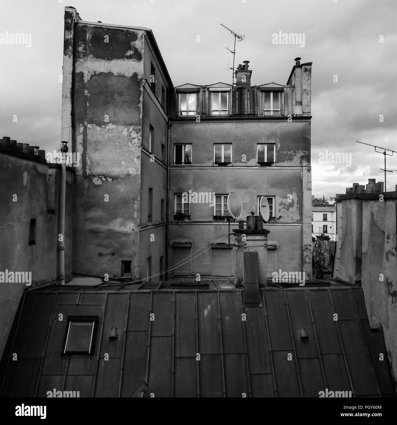 Toits de paris noir et blanc Banque de photographies et d’images à ...