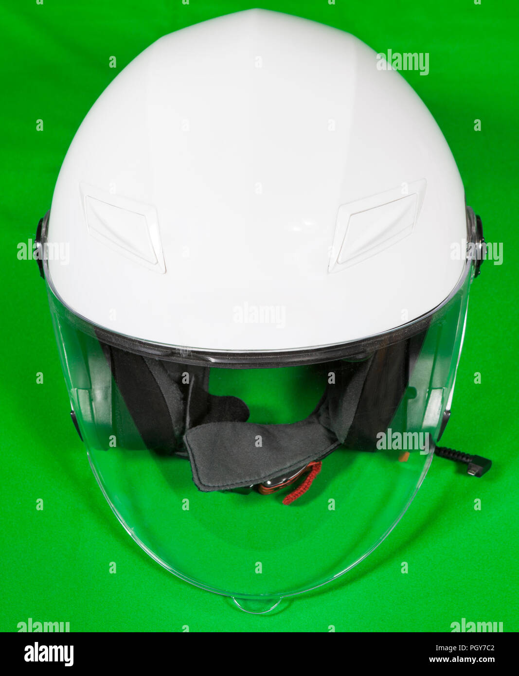 Face ouverte white casque de moto avec visière transparente, vue avant,  fond vert Photo Stock - Alamy