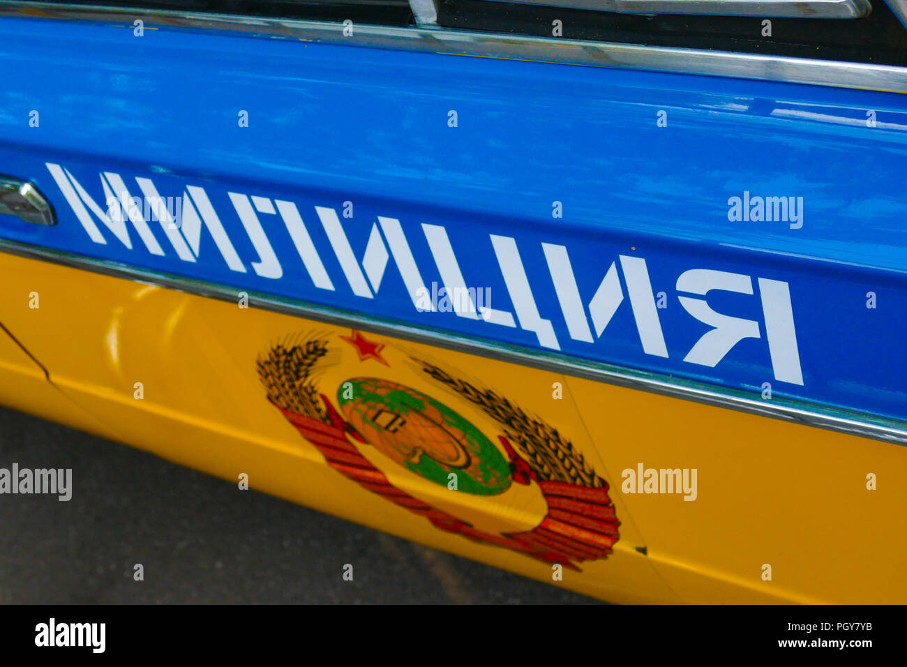 Police - l'inscription sur l'auto-patrouille Banque D'Images