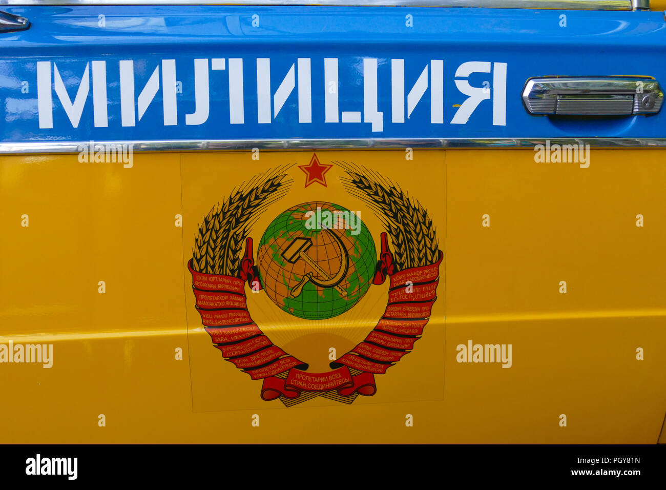 Police - l'inscription sur l'auto-patrouille Banque D'Images
