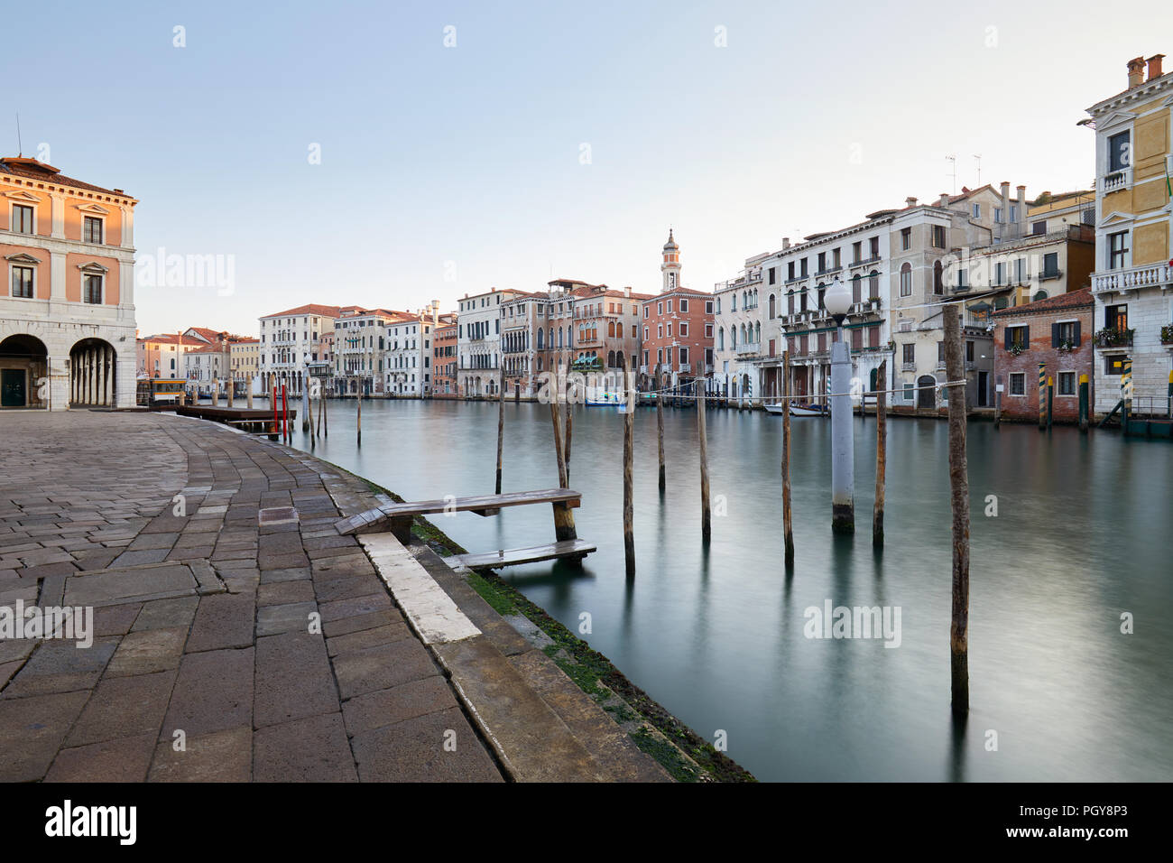 Grand Canal de Venise et sur les quais, personne n'en début de matinée en Italie Banque D'Images