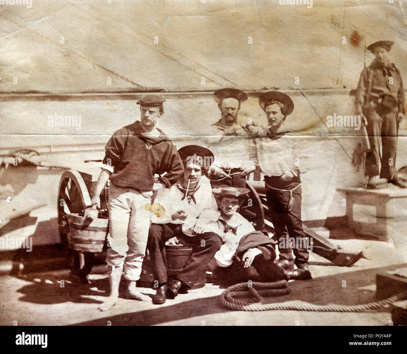 Photographie de marins de l'ère de l'uniforme des marins de Lissa Groupe le navire Princess Clotilde Banque D'Images