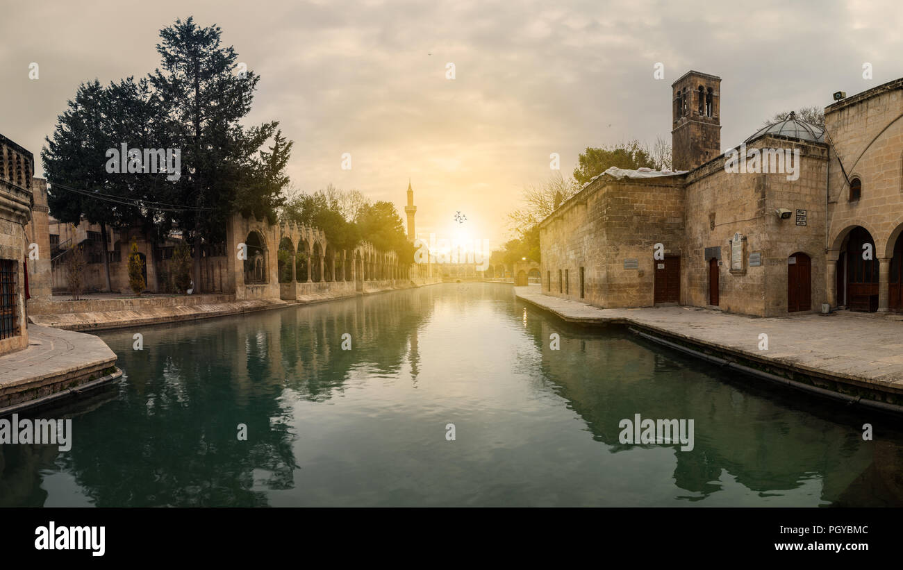 Les mosquées et les ouvrages d'histoire vue de l'Urfa Turquie Banque D'Images