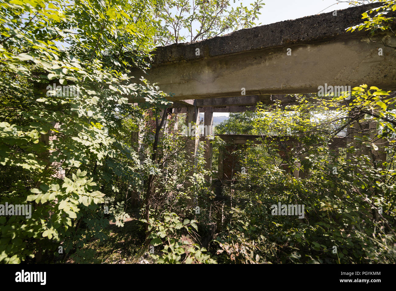 Demeure et ruine de l'ancien régime communiste dans le camp de travail et carrière avec memorial 'Camp' près de Lovetch Lovetch Banque D'Images