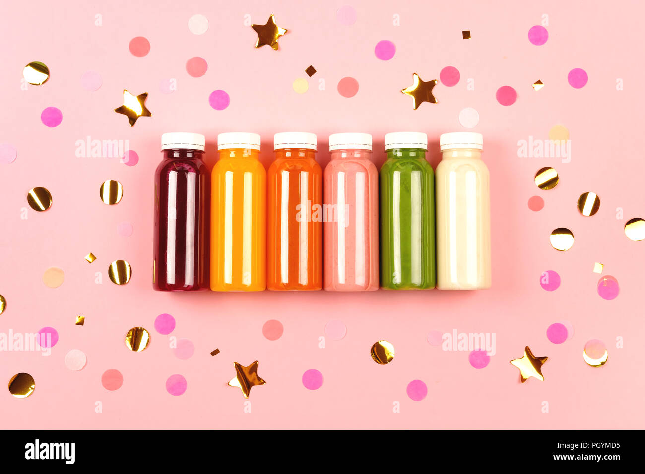 Bouteilles de smoothies multicolores Banque D'Images