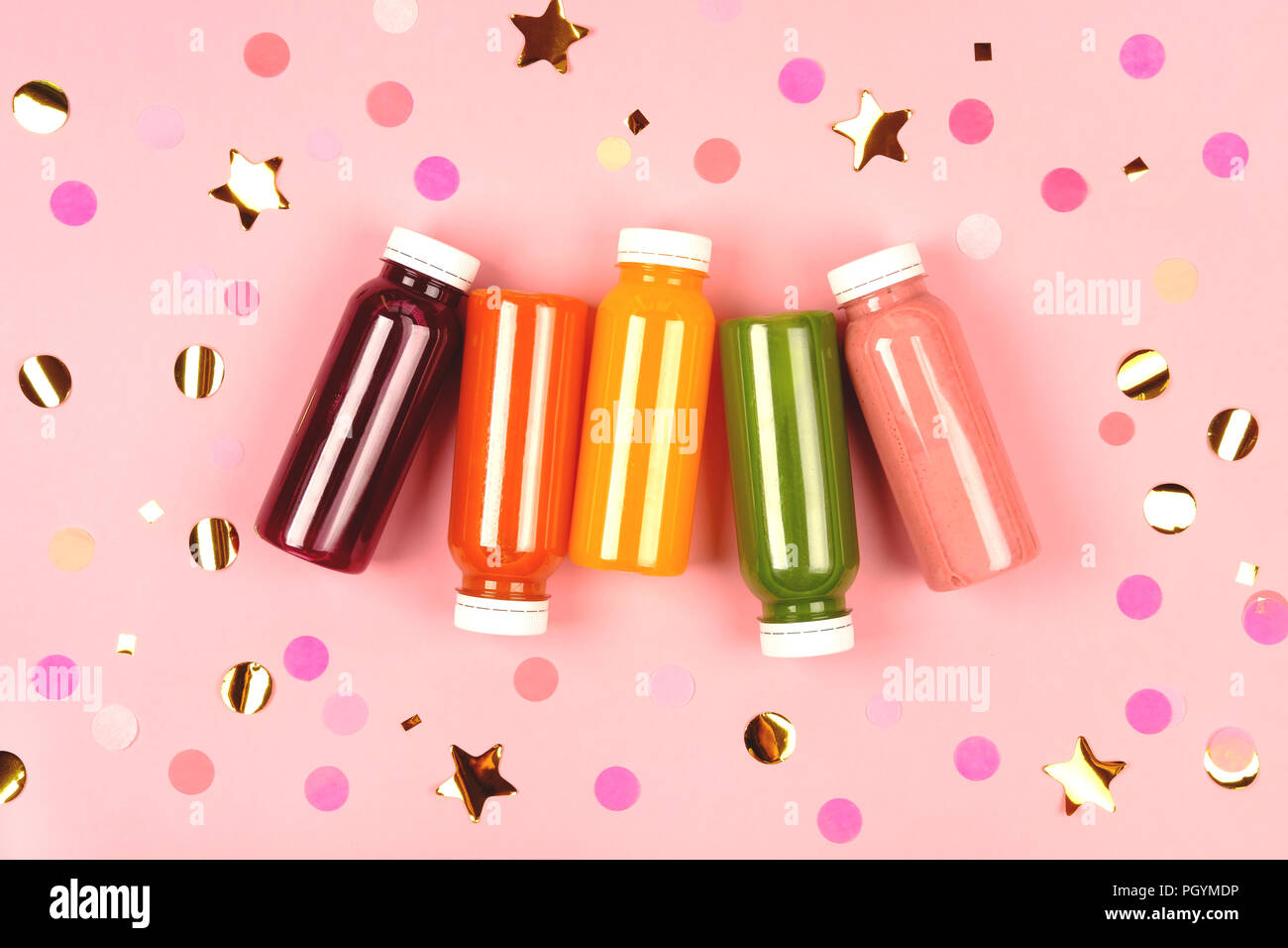 Bouteilles de smoothies multicolores Banque D'Images