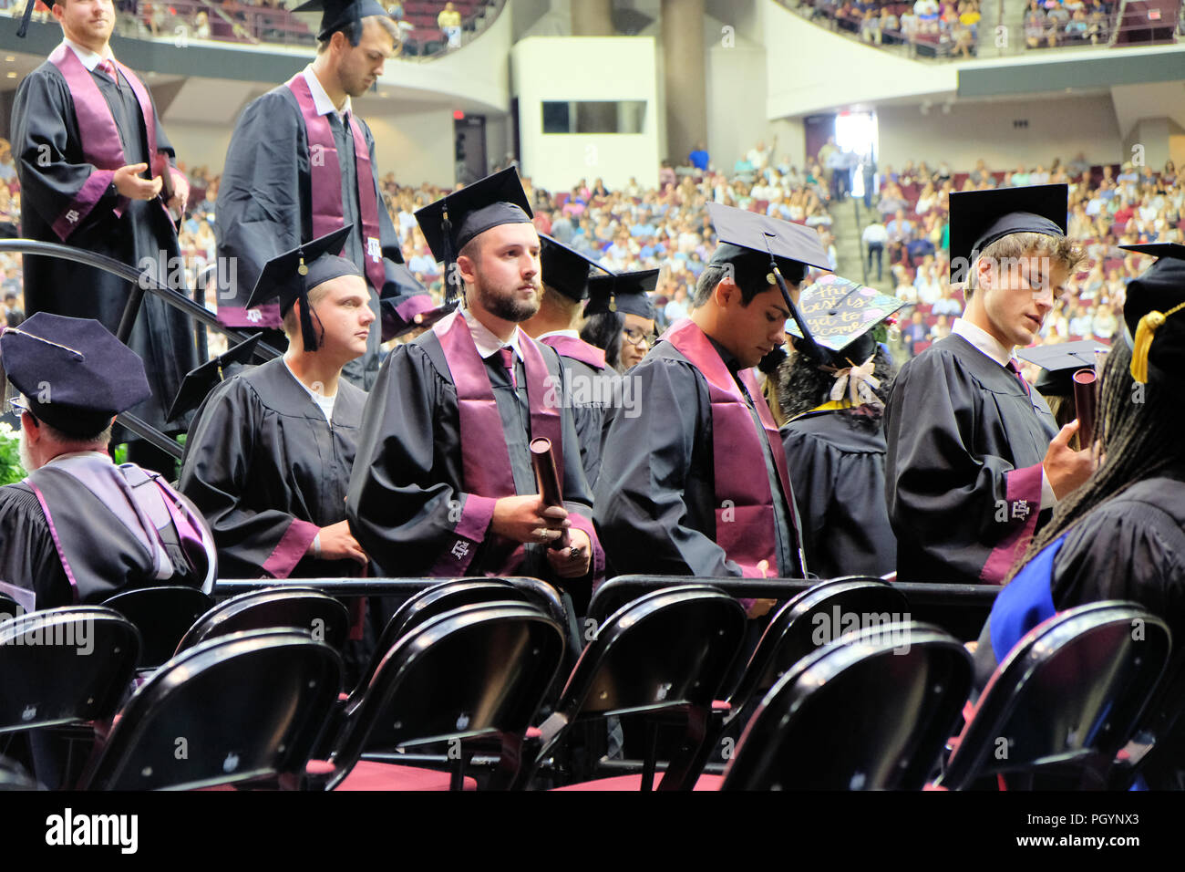 Les étudiants ayant un diplôme universitaire américain. Banque D'Images