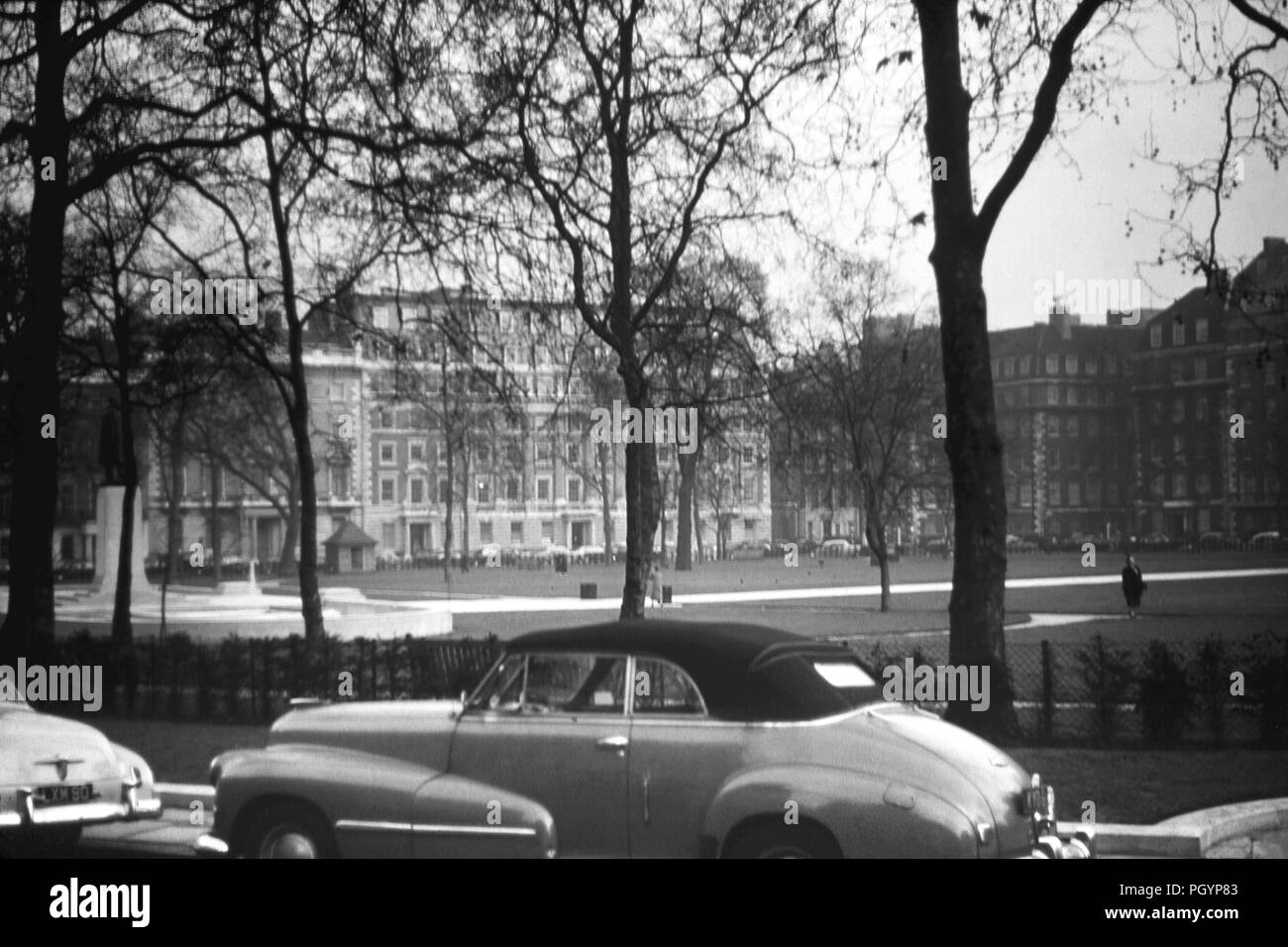 L'ambassade américaine et le Service public de santé accessible à Grosvenor Square, Londres, Angleterre, 1957. Image courtoisie Centres for Disease Control (CDC). () Banque D'Images