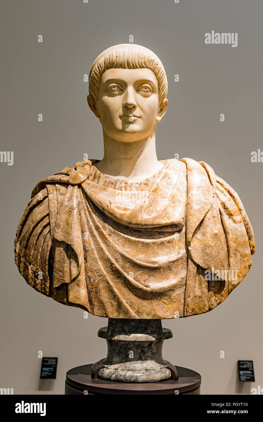 Buste romain dans le Louvre Abu Dhabi, Emirats Arabes Unis. Banque D'Images