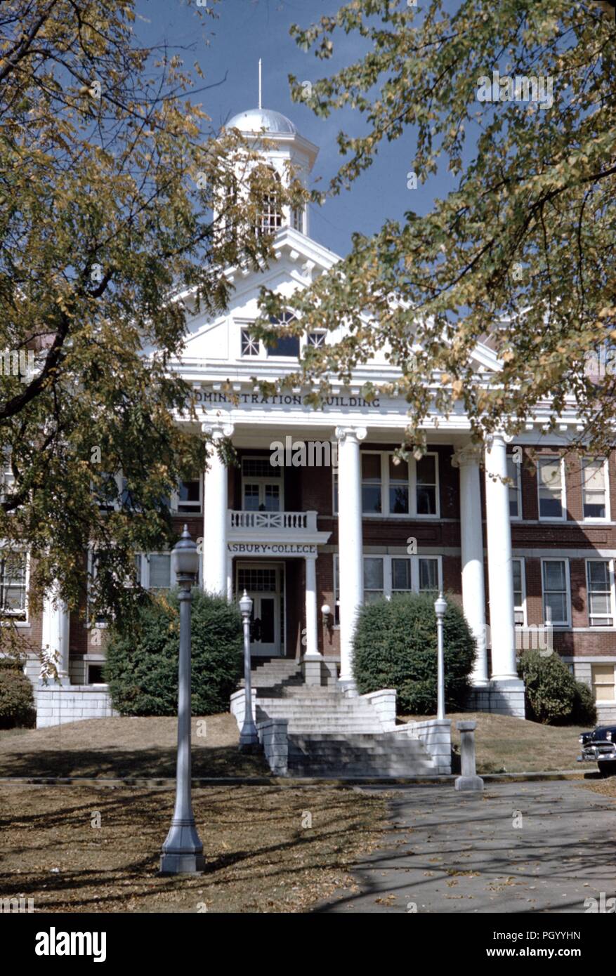 Façade du bâtiment de l'administration à l'Université d'Asbury, un chrétien de l'université d'arts libéraux à Wilmore, New York, 1955. () Banque D'Images