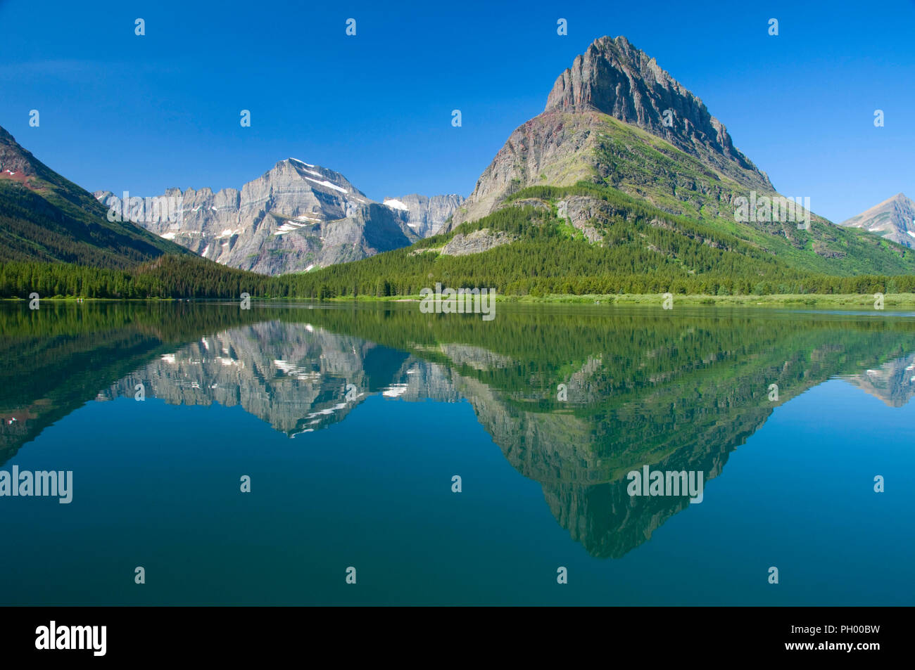 Swiftcurrent Lake à Grinnell Point et Mt Gould, Glacier National Park, Montana Banque D'Images