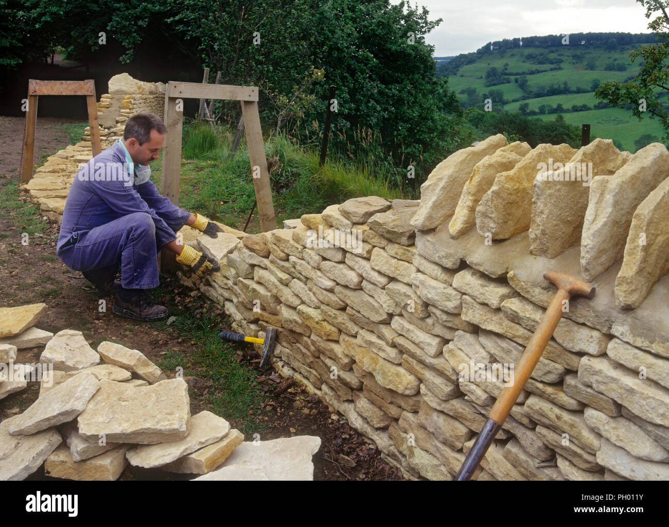 En pierres sèches dans les régions rurales de Gloucestershire Angleterre technique UK Banque D'Images