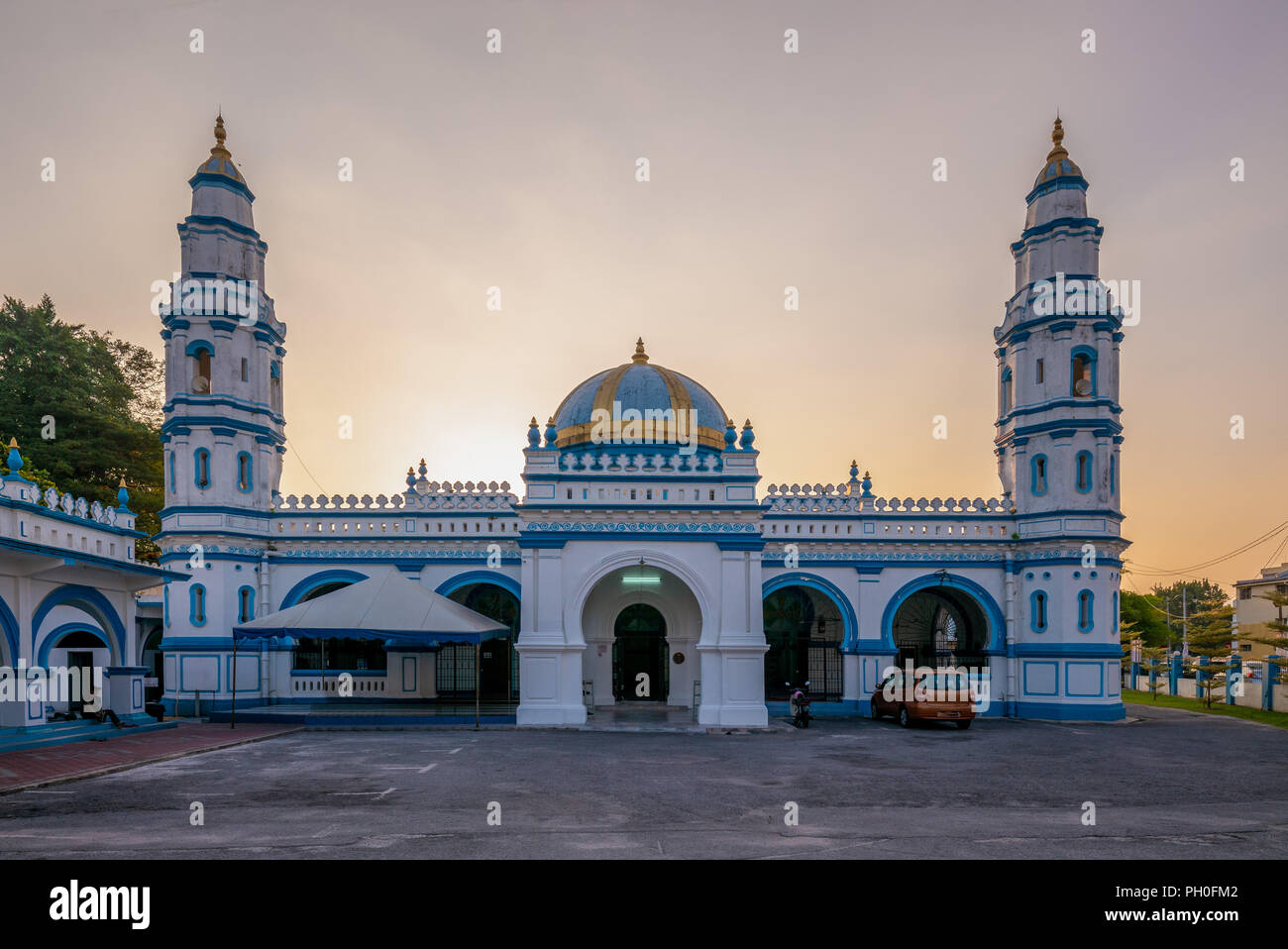 Panglima Kinta mosquée à Ipoh au crépuscule Banque D'Images