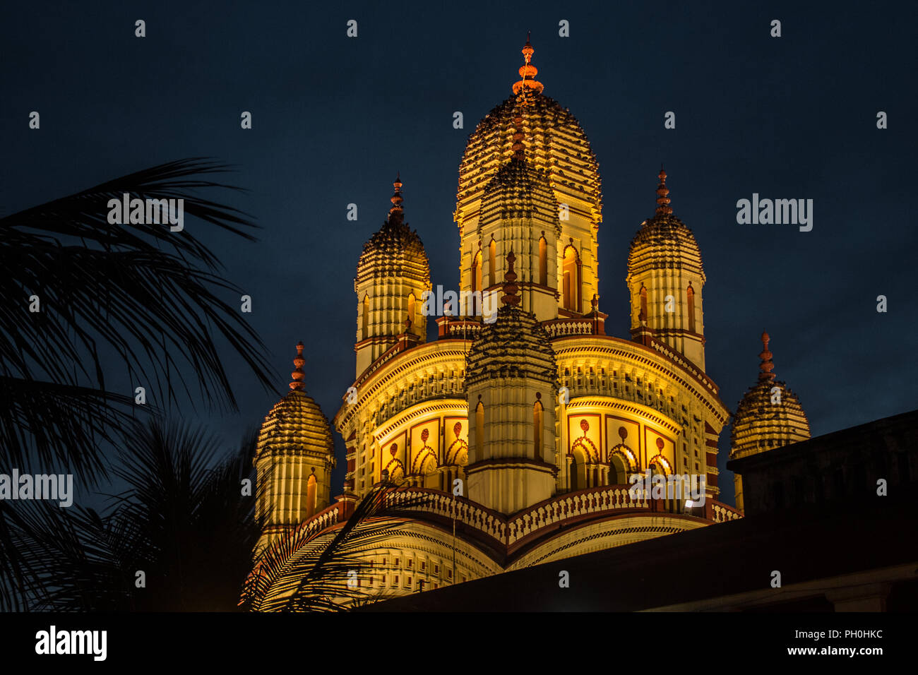 Vue de la nuit de Dakshineswar Kali temple à Kolkata, Bengale occidental, Inde. Banque D'Images