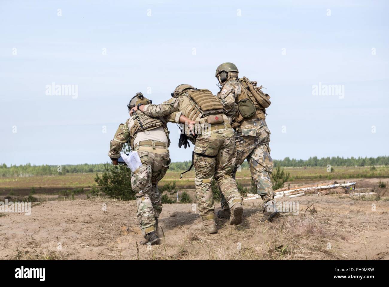 Grève 18 Sabre est la huitième édition de l'armée américaine de longue date par l'Europe de la formation coopérative exercice visant à accroître l'interopérabilité entre les alliés et les partenaires régionaux. L'exercice de cette année aura lieu du 3 au 15 juin, l'accent sur l'amélioration des capacités opérationnelles de la terre et de l'air avec un autre objectif clé pour former au sein de la présence renforcée de l'avant (PEF) groupements tactiques. Banque D'Images