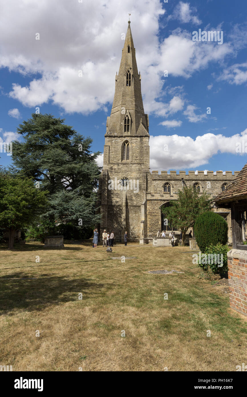 Historique L'église paroissiale de St Andrew, Kimbolton, Cambridgeshire, Royaume-Uni ; l'église date principalement du 13ème siècle. Banque D'Images