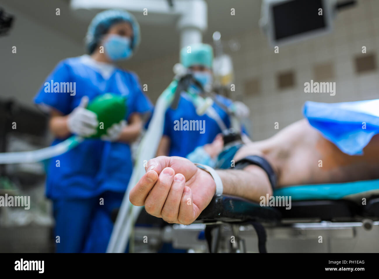 Patient non identifié l'objet d'une chirurgie (pas de visages, peu profonde DOF) Banque D'Images