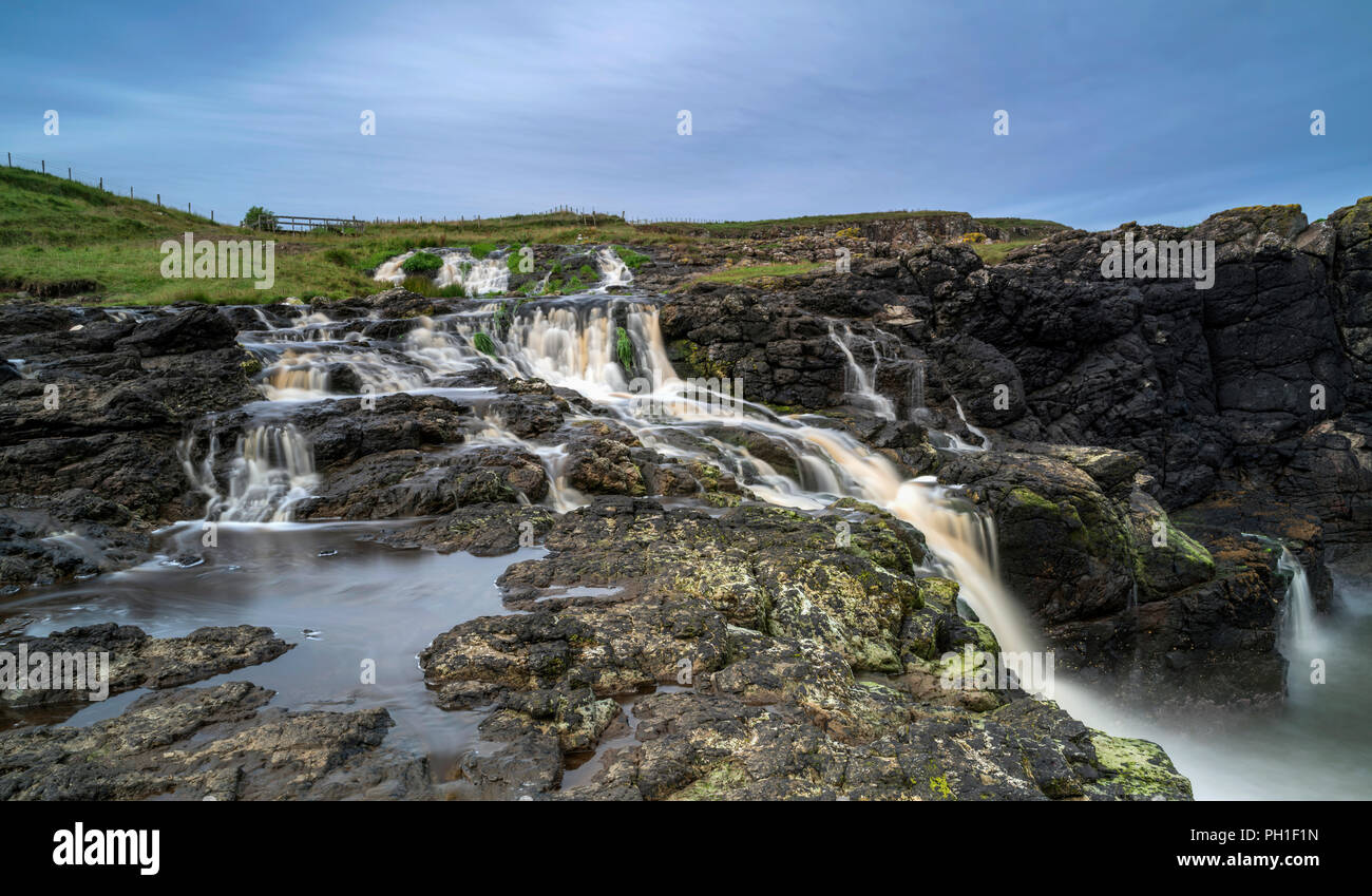 Dunseverick Falls dans le comté d'Antrim en Irlande du Nord Banque D'Images