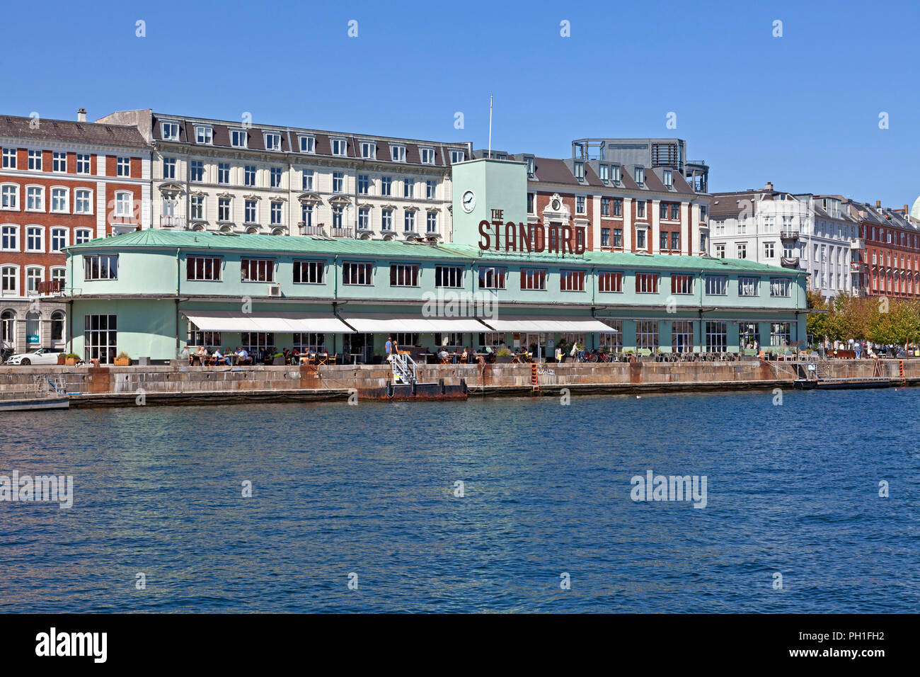 La norme, d'un restaurant situé sur le quai, Havnegade Copenhague. Le bâtiment de 1937 a été utilisé par les services de ferry vers la Suède et de custom house. Banque D'Images