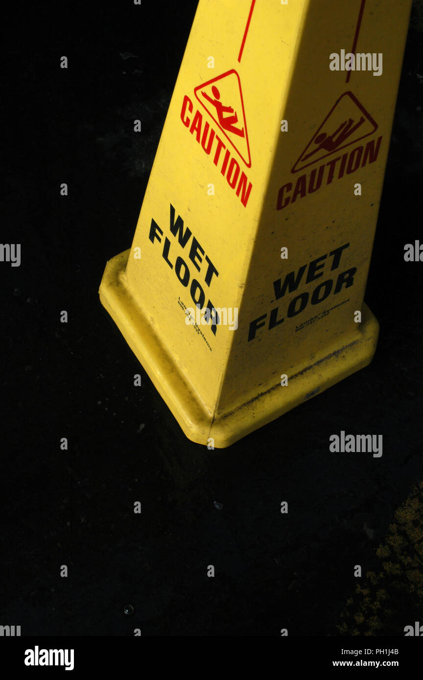 Cartello Di Avvertimento Pavimento Bagnato – Alta Visibilità Giallo – Testo In Inglese E Francese – Altezza 60 Cm, Plastica Resistente.