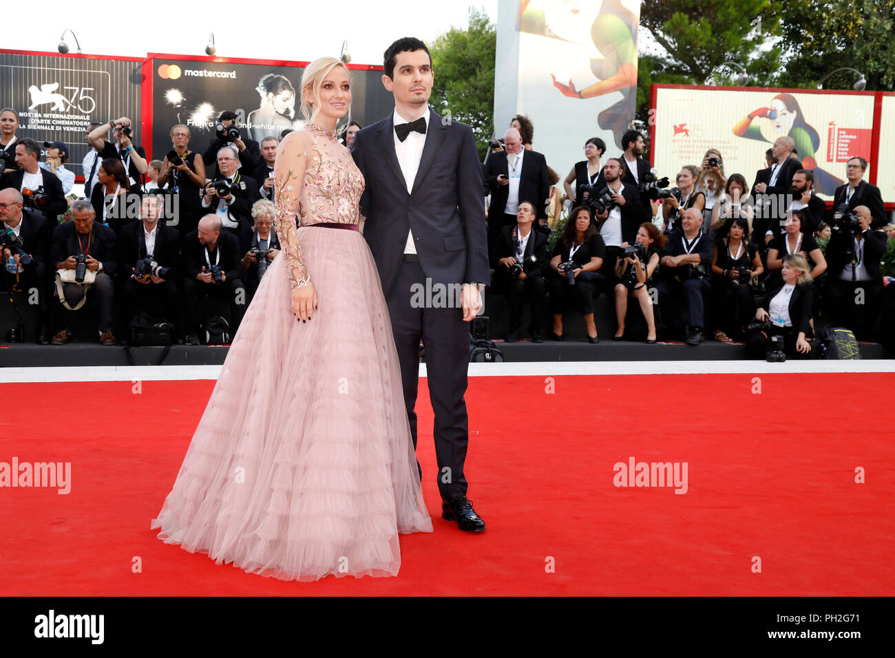 Venise, Italie. Août 29, 2018. Olivia Hamilton et Damien Chazelle assiste à la première 'homme' premiere et l'ouverture du 75e Festival du Film de Venise au Palazzo del Cinema le 29 août 2018 à Venise, Italie. Crédit : John Rasimus/Media Punch ***France, Suède, Norvège, Finlande, USA, Denark, la République tchèque, l'Amérique du Sud seulement***/Alamy Live News Banque D'Images