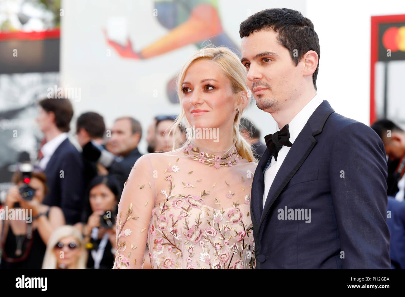 Venise, Italie. Août 29, 2018. Olivia Hamilton et Damien Chazelle assiste à la première 'homme' premiere et l'ouverture du 75e Festival du Film de Venise au Palazzo del Cinema le 29 août 2018 à Venise, Italie. Crédit : John Rasimus/Media Punch ***France, Suède, Norvège, Finlande, USA, Denark, la République tchèque, l'Amérique du Sud seulement***/Alamy Live News Banque D'Images