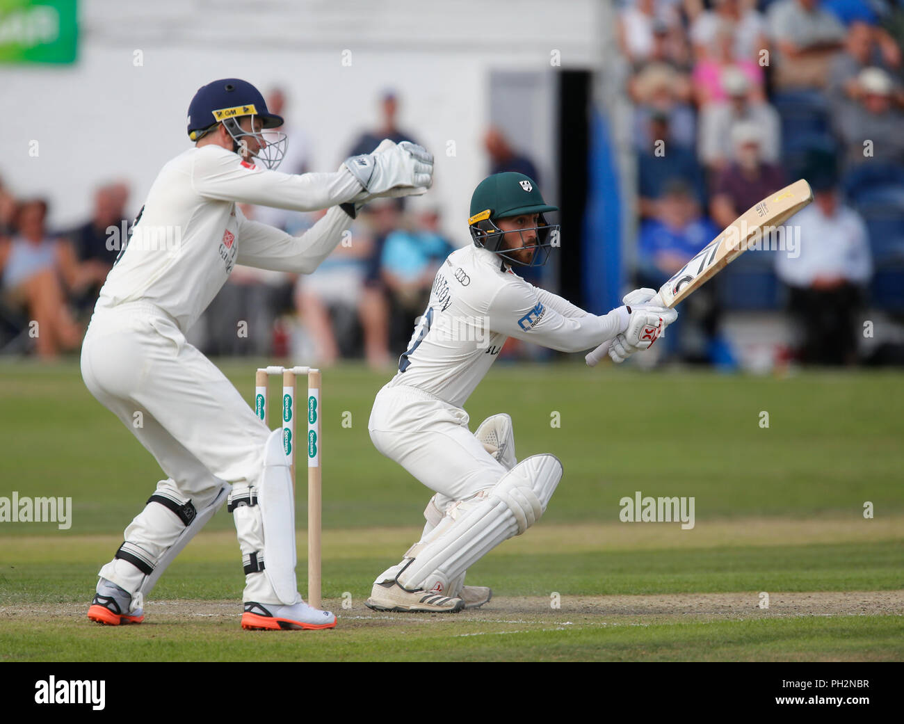 Trafalgar Road Rez, Southport, Royaume-Uni. Août 30, 2018. Championnat de cricket du comté de Specsavers, jour 2, Lancashire et le Worcestershire ; Alex Milton de coupes Worcestershire la balle avec Lancashire keeper Dane Vilas&# xa0;regarder derrière le crédit des souches : Action Plus Sport/Alamy Live News Banque D'Images